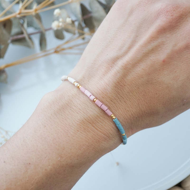 Pastelno zlata personalizirana zapestnica z napisom v Morsejevi abecedi