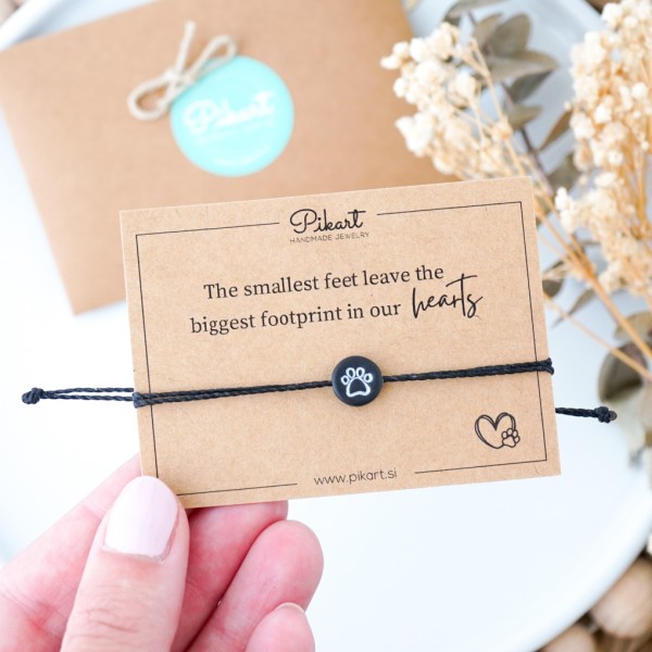 Zapestnica tačke »The smallest feet leave the biggest footprint in our hearts«