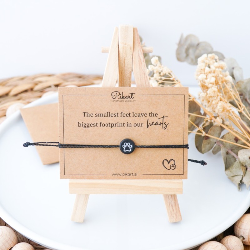 Zapestnica tačke »The smallest feet leave the biggest footprint in our hearts«